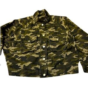 FOREVER 21 ⭐️oversized camo lightweight  jacket